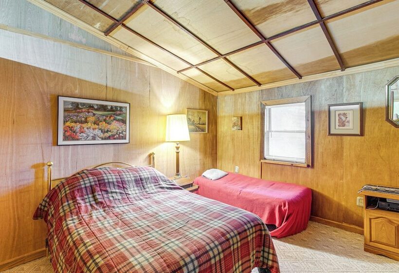 Reidsville Riverfront Cabin W/ Deck & Bbq Grill!