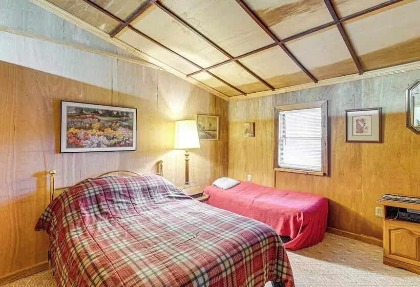 Reidsville Riverfront Cabin W/ Deck & Bbq Grill!