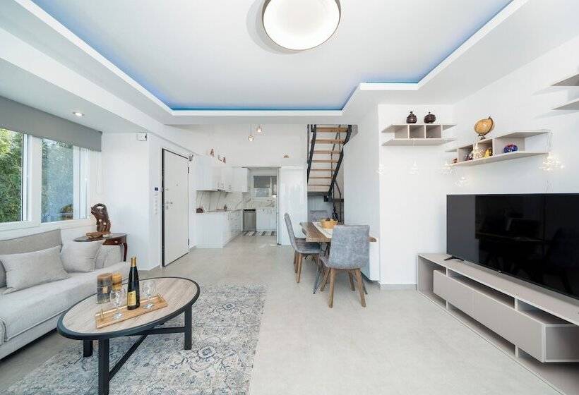 住所  Orama House By A&d Properties