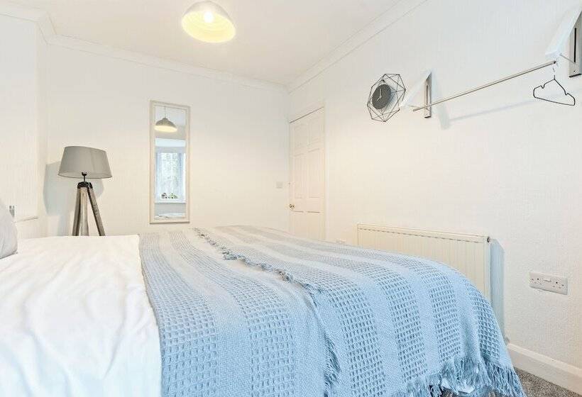 اقامتگاه Spacious 3 Bed House In Birmingham