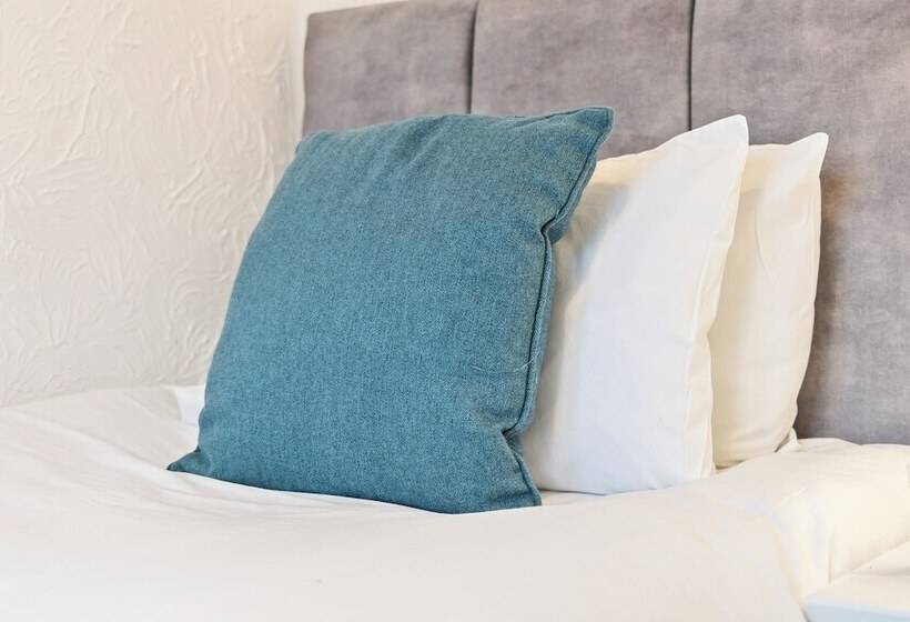 اقامتگاه Spacious 3 Bed House In Birmingham