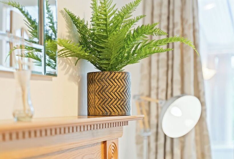 اقامتگاه Spacious 3 Bed House In Birmingham