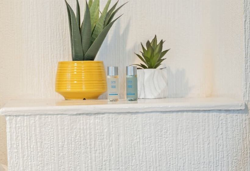 اقامتگاه Spacious 3 Bed House In Birmingham