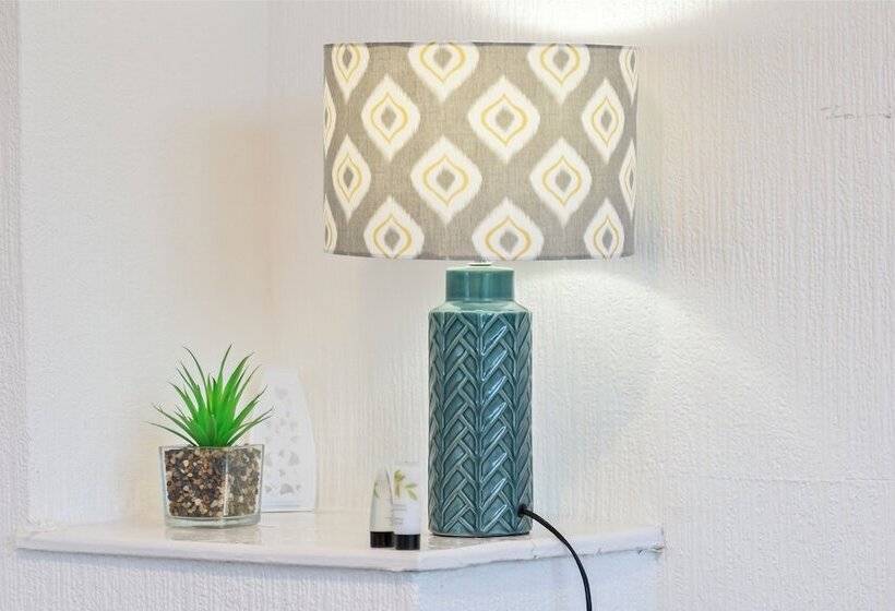 اقامتگاه Spacious 3 Bed House In Birmingham