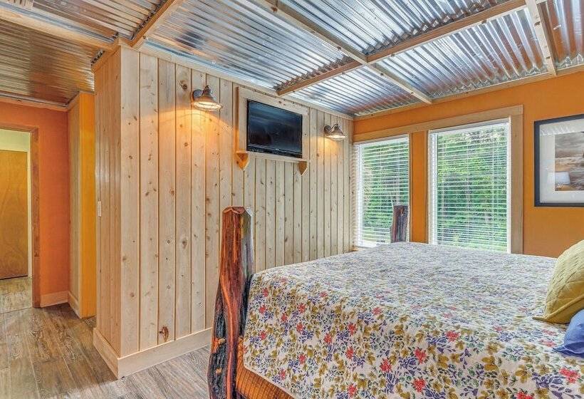 Riverfront Milton Cabin W/ Boat Ramp & Dock!