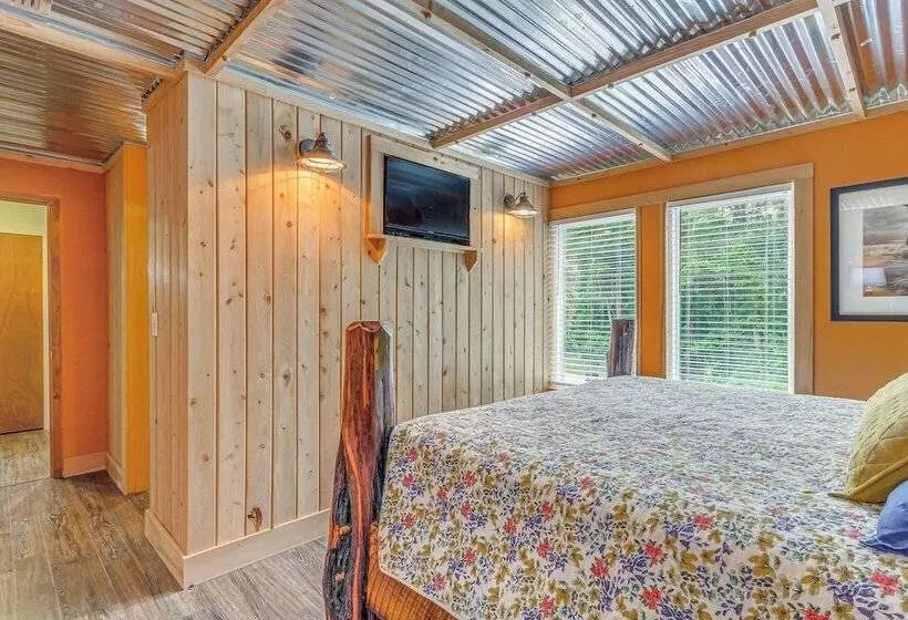 Riverfront Milton Cabin W/ Boat Ramp & Dock!