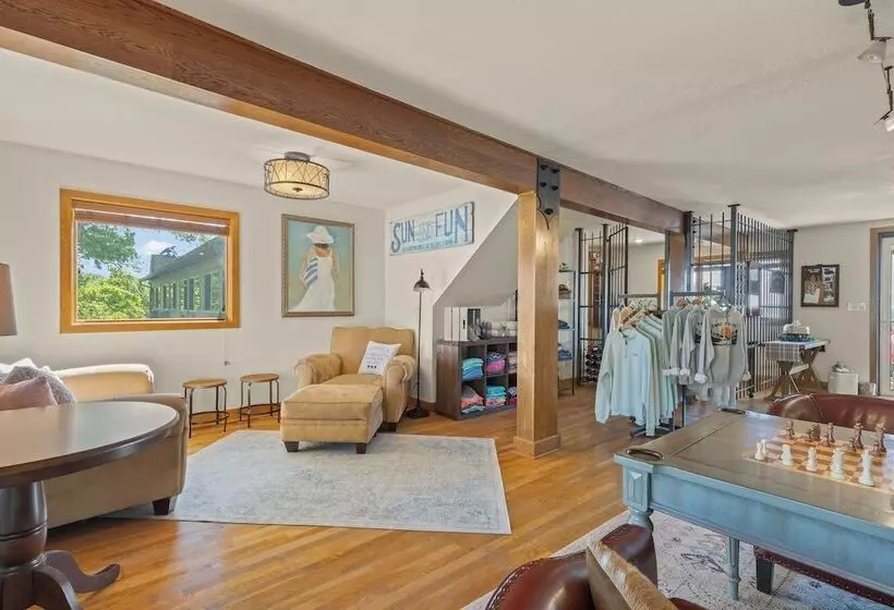 Roadrunner Inn And Log Cabins