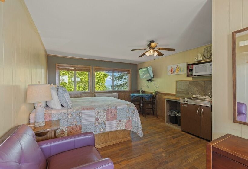 Roadrunner Inn And Log Cabins