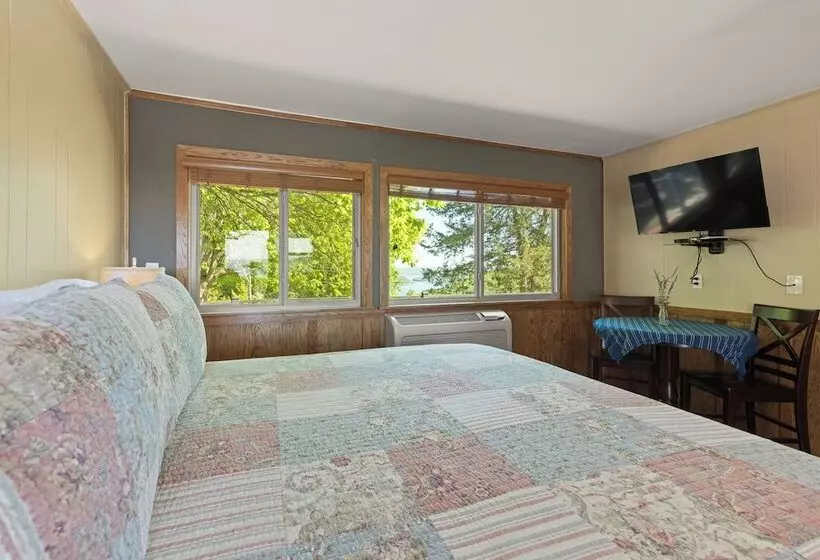 Roadrunner Inn And Log Cabins