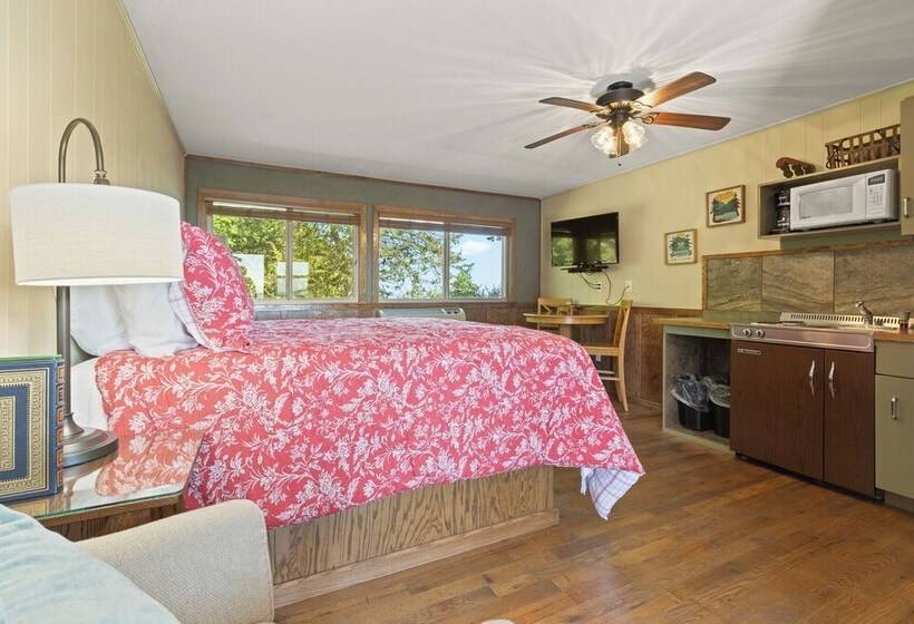 Roadrunner Inn And Log Cabins