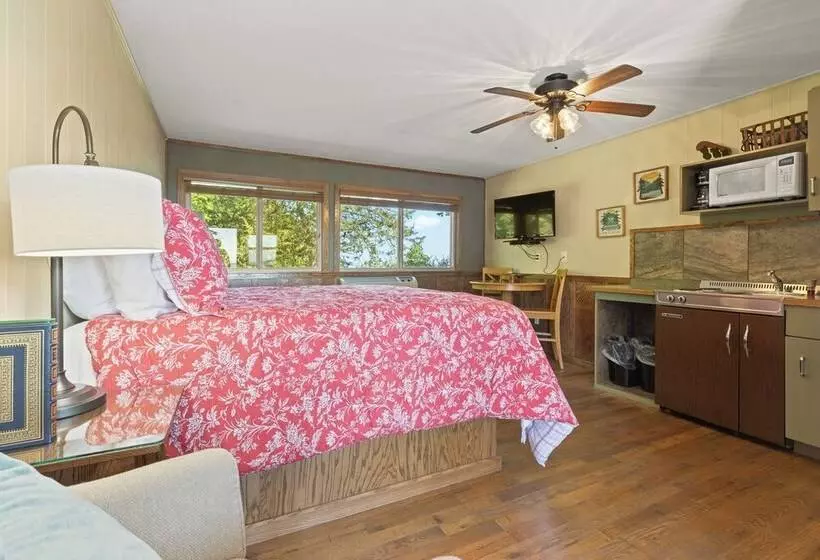 Roadrunner Inn And Log Cabins