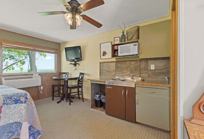 Roadrunner Inn And Log Cabins