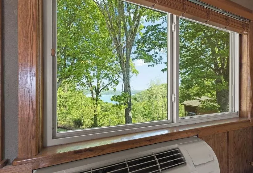 Roadrunner Inn And Log Cabins