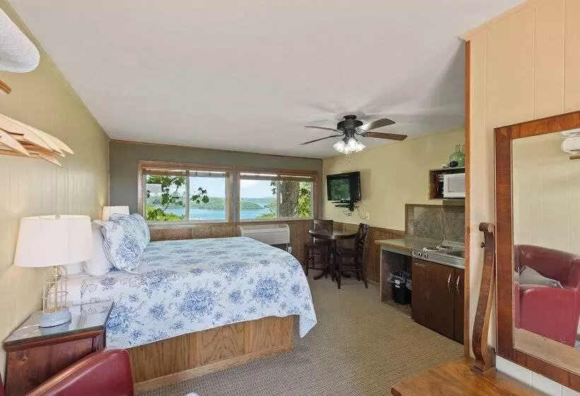 Roadrunner Inn And Log Cabins