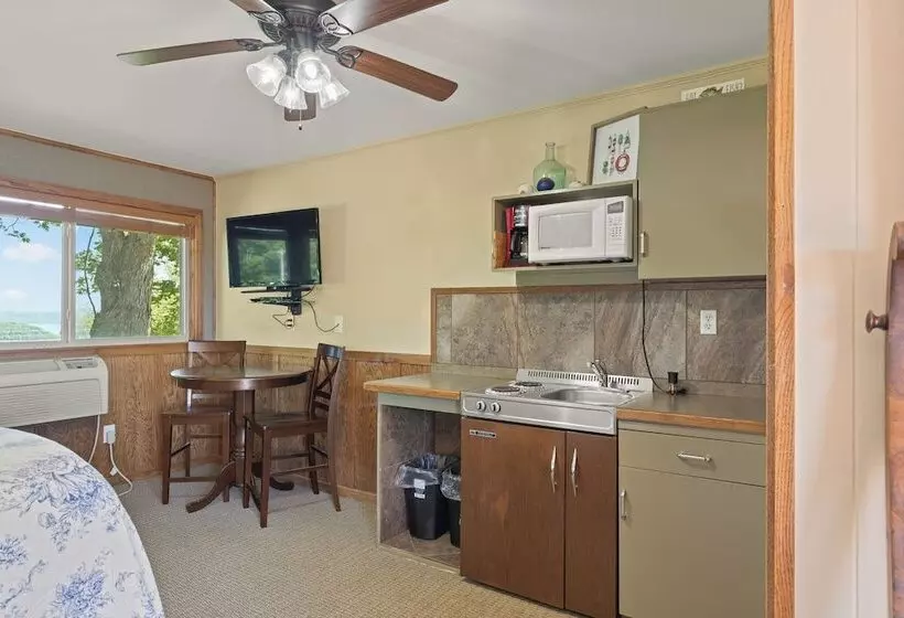 Roadrunner Inn And Log Cabins