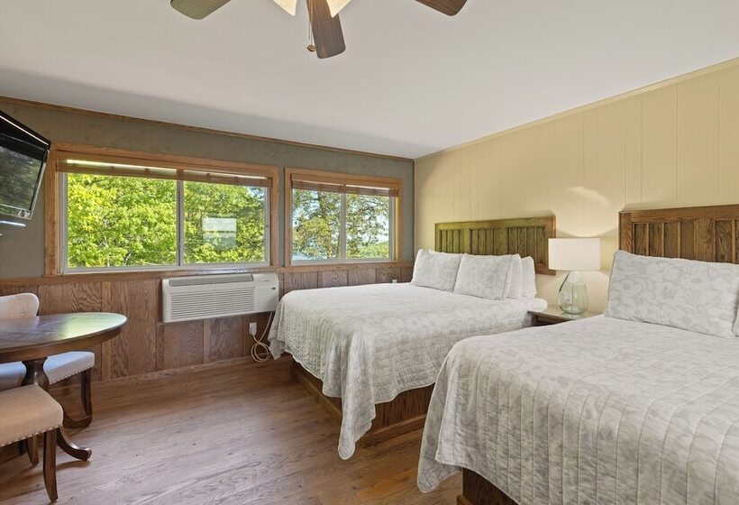 Roadrunner Inn And Log Cabins