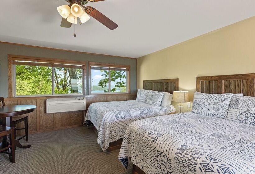 Roadrunner Inn And Log Cabins