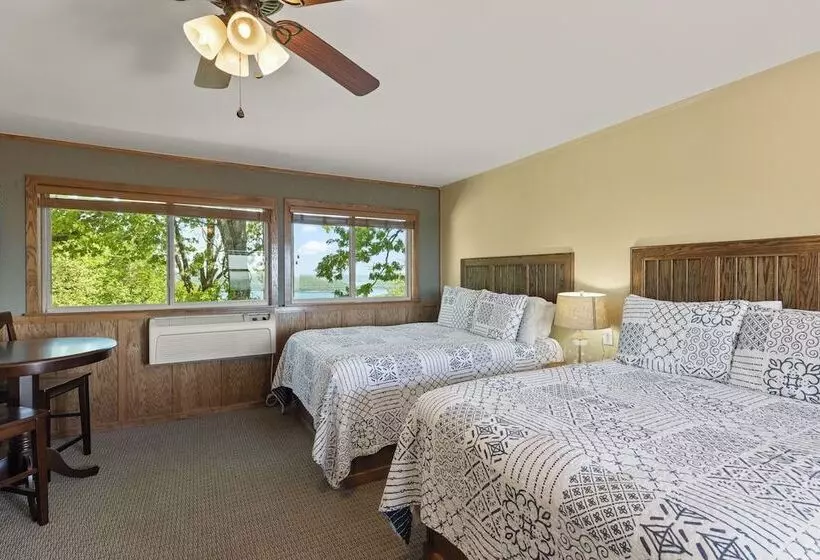 Roadrunner Inn And Log Cabins