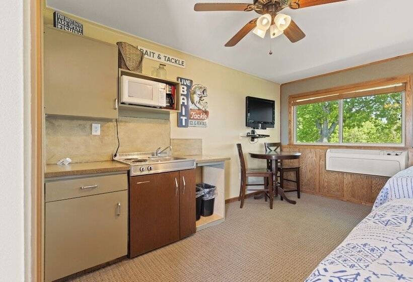 Roadrunner Inn And Log Cabins