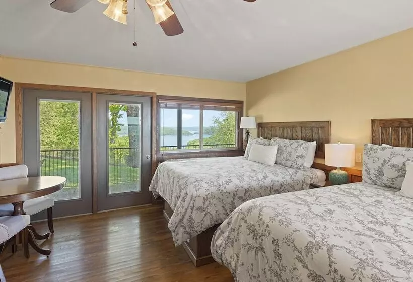 Roadrunner Inn And Log Cabins