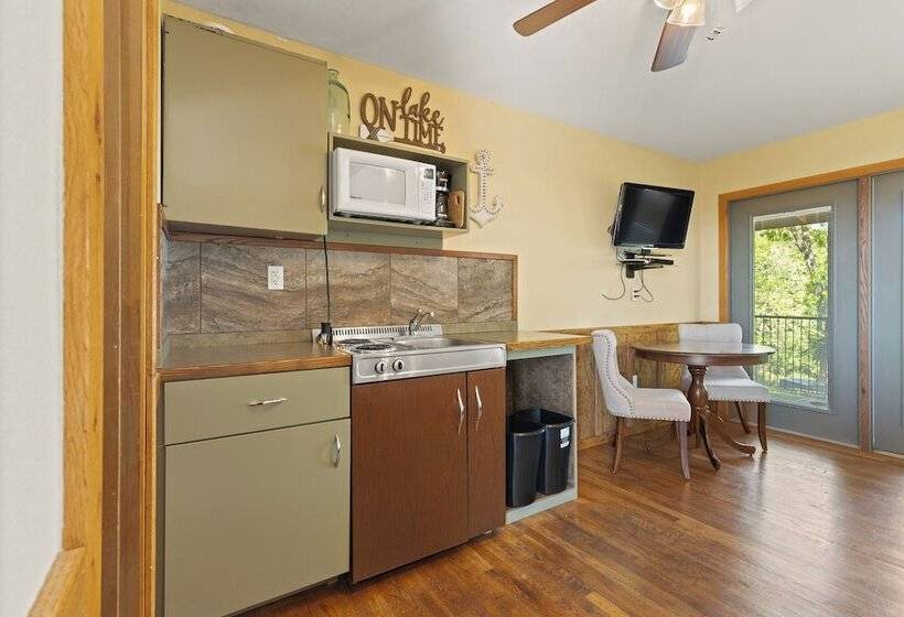 Roadrunner Inn And Log Cabins