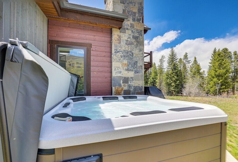 Stunning Silverthorne Home: Hot Tub & On Site Lake