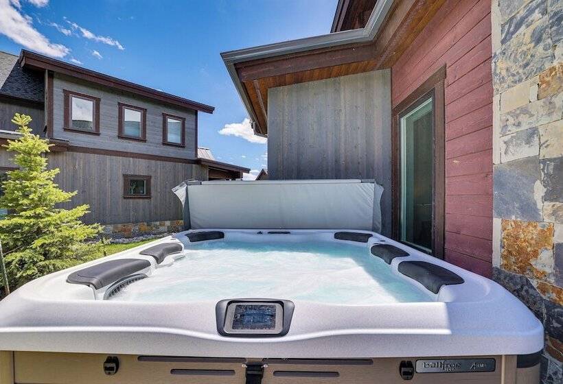 Stunning Silverthorne Home: Hot Tub & On Site Lake