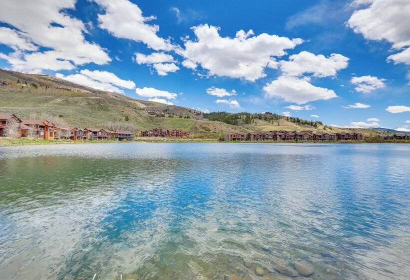 Stunning Silverthorne Home: Hot Tub & On Site Lake