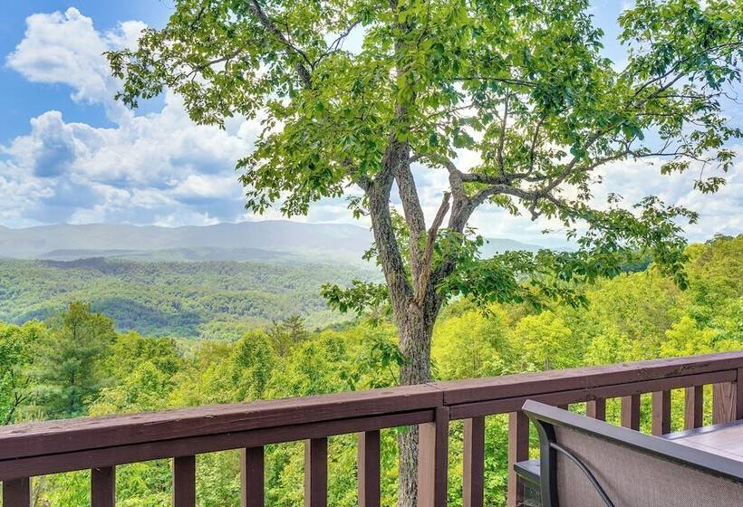 Tallassee Family Home W/ Stunning Smoky Mtn Views