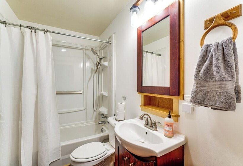 Tallassee Family Home W/ Stunning Smoky Mtn Views