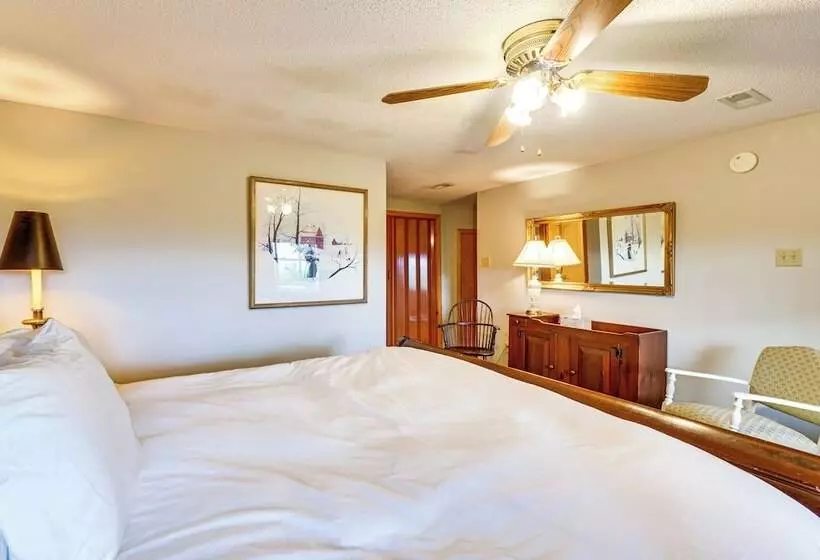 Tallassee Family Home W/ Stunning Smoky Mtn Views