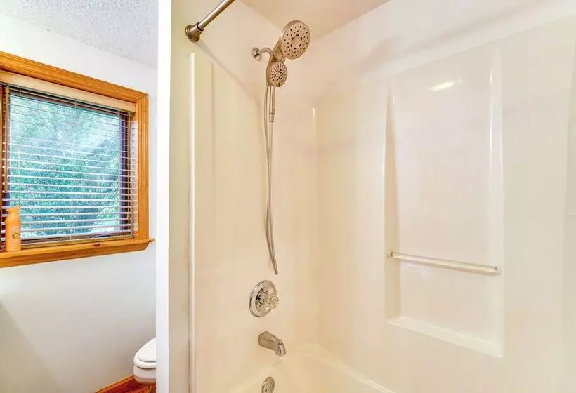 Tallassee Family Home W/ Stunning Smoky Mtn Views