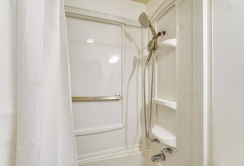 Tallassee Family Home W/ Stunning Smoky Mtn Views