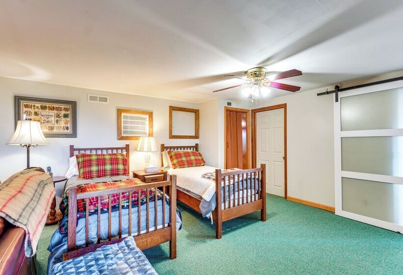 Tallassee Family Home W/ Stunning Smoky Mtn Views