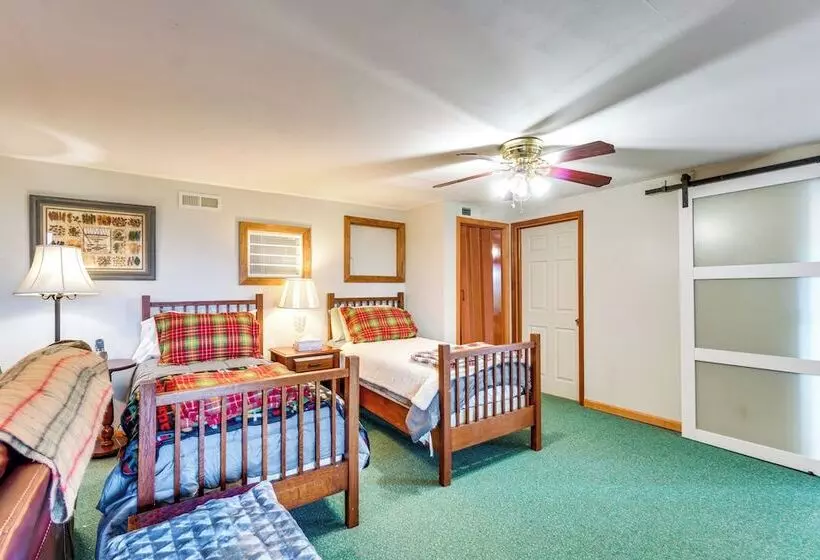 Tallassee Family Home W/ Stunning Smoky Mtn Views