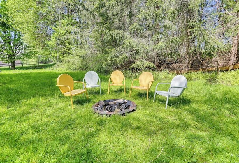 Timeless Jeffersonville Home W/ Private Hot Tub