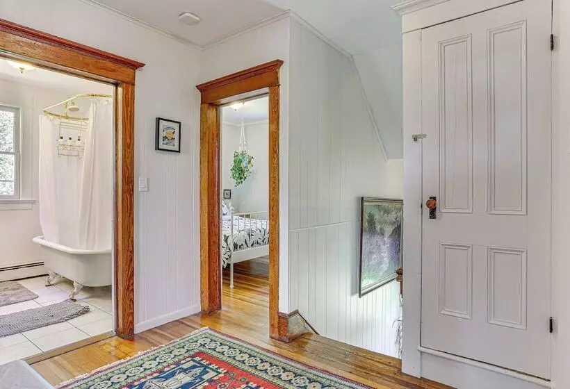Timeless Jeffersonville Home W/ Private Hot Tub