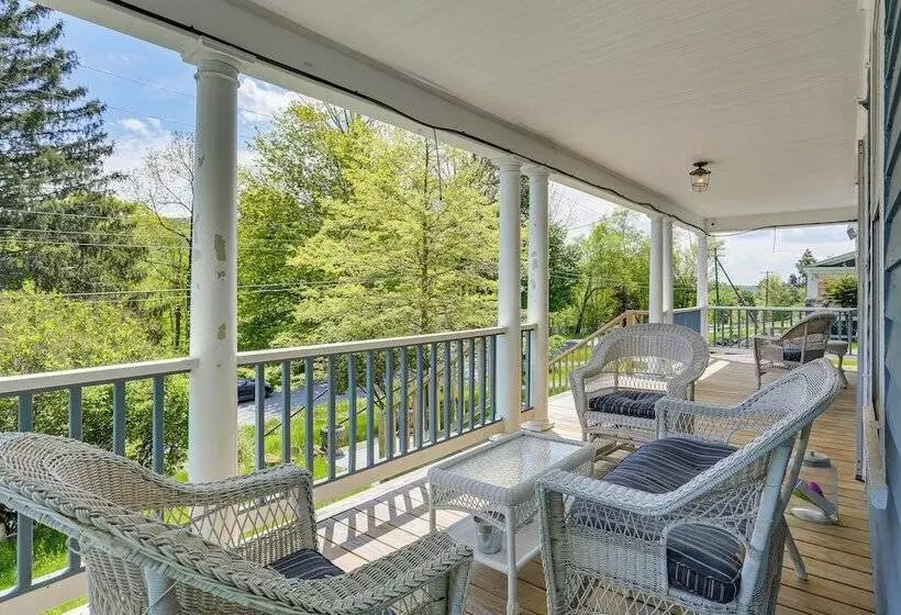 Timeless Jeffersonville Home W/ Private Hot Tub