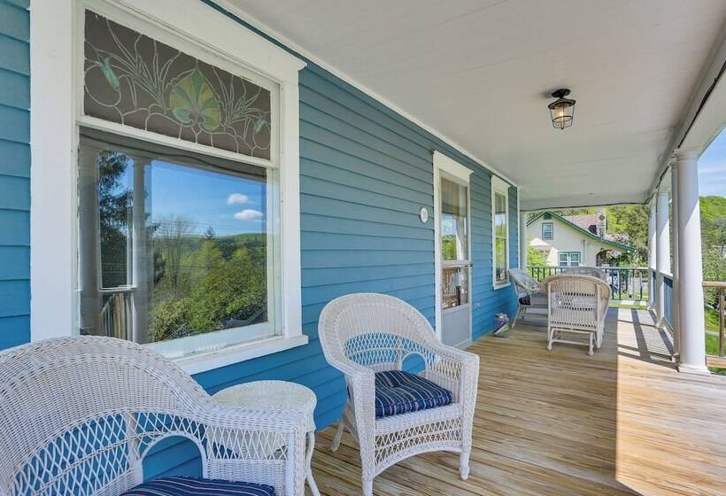 Timeless Jeffersonville Home W/ Private Hot Tub