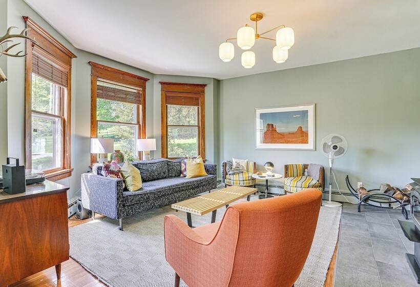 Timeless Jeffersonville Home W/ Private Hot Tub