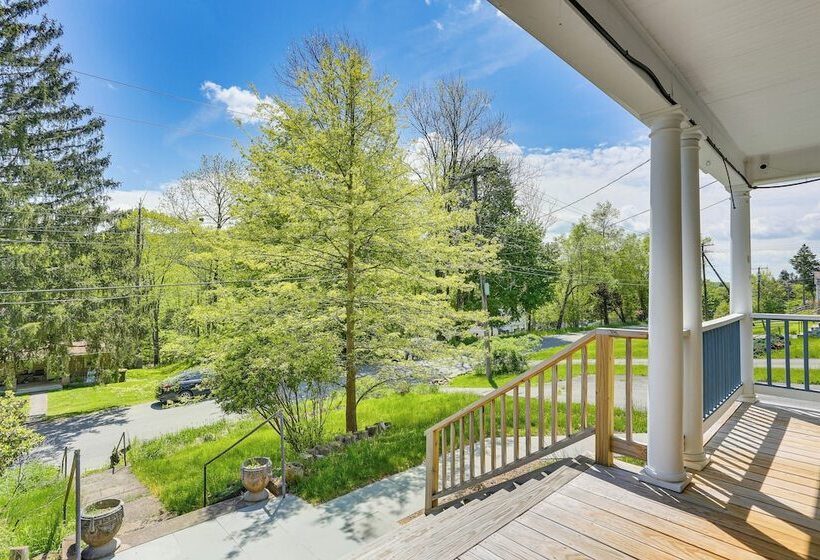 Timeless Jeffersonville Home W/ Private Hot Tub