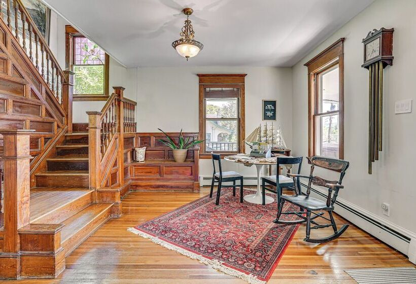 Timeless Jeffersonville Home W/ Private Hot Tub