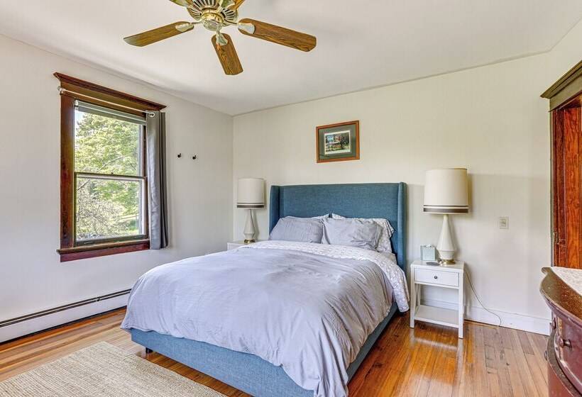 Timeless Jeffersonville Home W/ Private Hot Tub