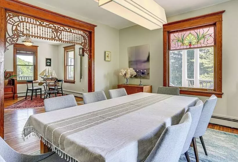 Timeless Jeffersonville Home W/ Private Hot Tub