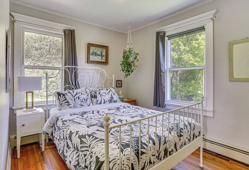 Timeless Jeffersonville Home W/ Private Hot Tub