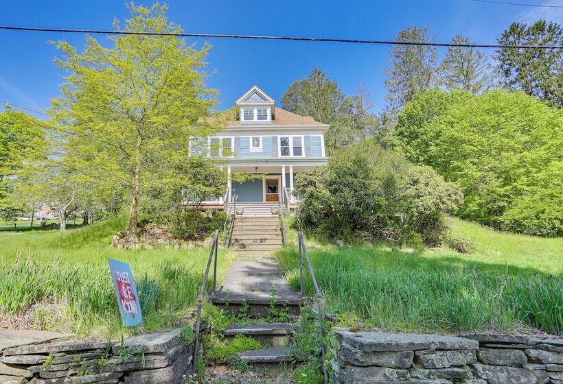 Timeless Jeffersonville Home W/ Private Hot Tub