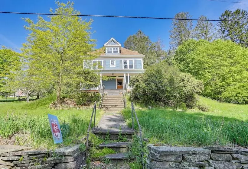 Timeless Jeffersonville Home W/ Private Hot Tub