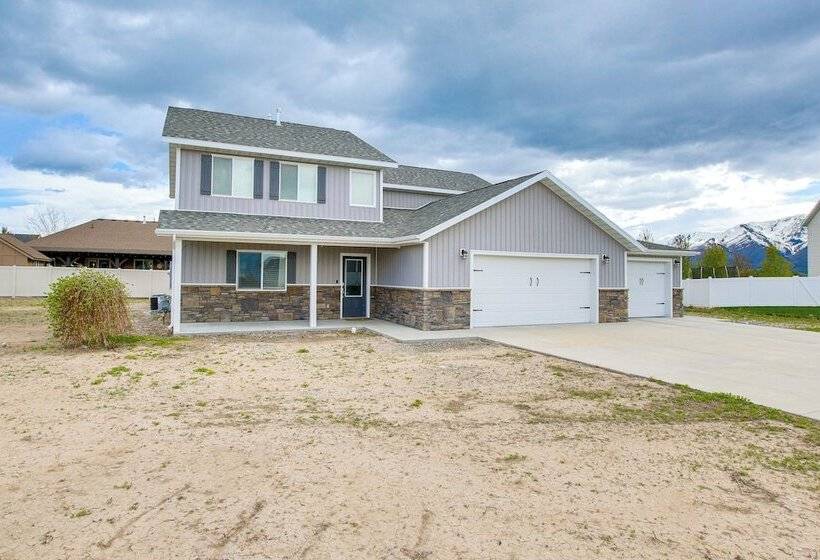 Utah Retreat W/ Patio, Gas Grill & Mountain Views!