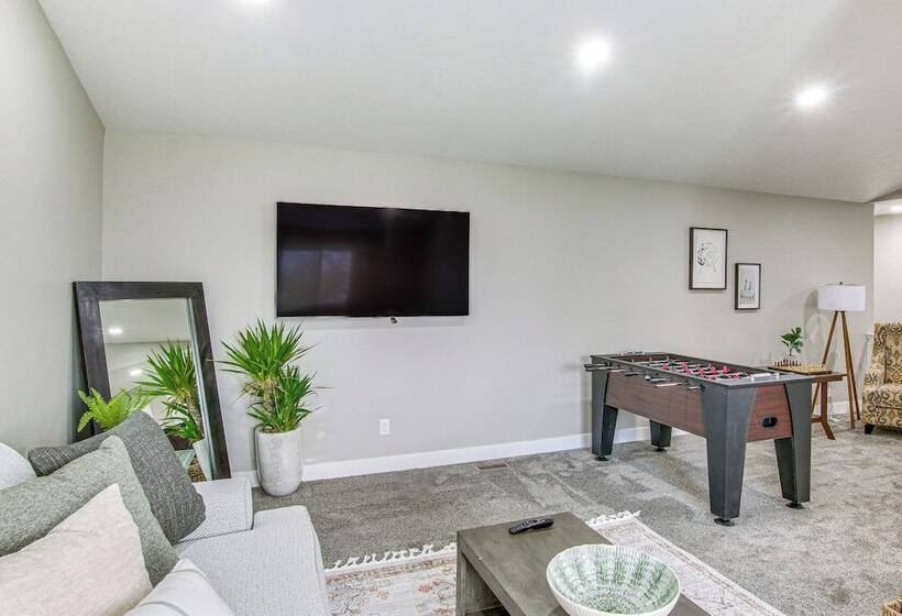 Utah Retreat W/ Patio, Gas Grill & Mountain Views!