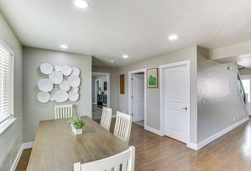 Utah Retreat W/ Patio, Gas Grill & Mountain Views!